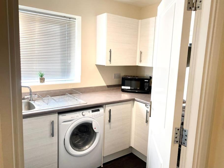 Amazing 2-Bed City Centre Apt With Parking Coventry Exterior photo