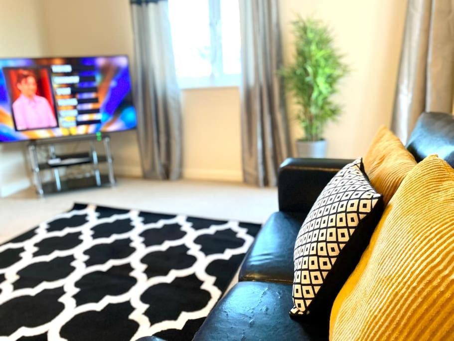 Amazing 2-Bed City Centre Apt With Parking Coventry Exterior photo
