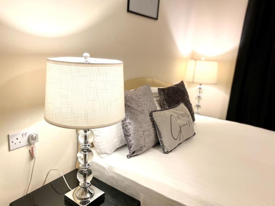 Amazing 2-Bed City Centre Apt With Parking Coventry Exterior photo